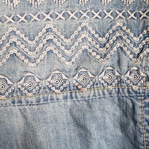 Staring At Stars Urban Outfitters Chambray Denim Embroidered Top Women's Small - Picture 13 of 16
